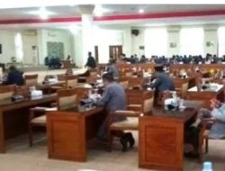 Mirisss…!! Saat Rapat Paripurna, Anggota DPRD OI Diduga Malah Asyik Main HP