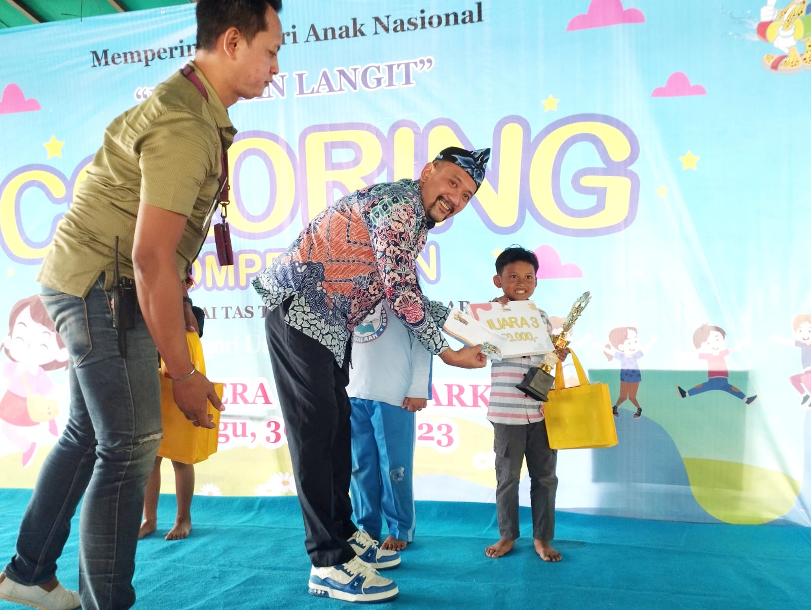 Gerakan Perempuan Ari Pribadi Setiadarma (GAPURA) Gelar Lomba Mewarnai Tas di Hari Anak Nasional Gerakan Perempuan Ari Pribadi Setiadarma (GAPURA) Gelar Lomba Mewarnai Tas di Hari Anak Nasional