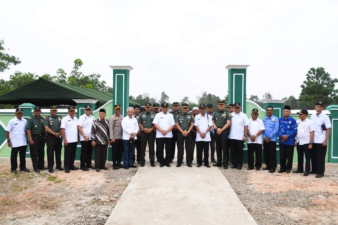 Danrem 044/Gapo Serahkan Hasil Pembuatan Jembatan, Pagar dan Gapura Taman Makam Bahagia Pepabri