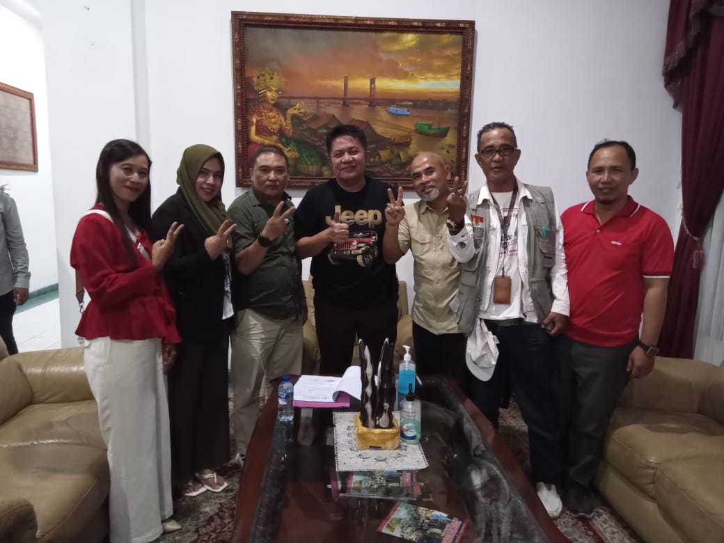 Hariyono Ketua Panpel Rakerwil DPW SWI Sumsel bersama Alex Pandawa Lima Audiensi dengan Herman Deru Gubernur Sumsel Hariyono Ketua Panpel Rakerwil DPW SWI Sumsel bersama Alex Pandawa Lima Audiensi dengan Herman Deru Gubernur Sumsel