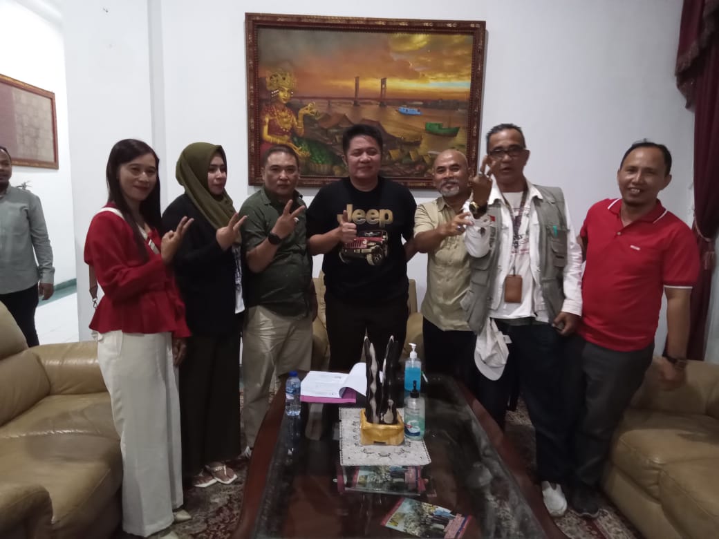 Hariyono Ketua Panpel Rakerwil DPW SWI Sumsel bersama Alex Pandawa Lima Audiensi dengan Herman Deru Gubernur Sumsel Hariyono Ketua Panpel Rakerwil DPW SWI Sumsel bersama Alex Pandawa Lima Audiensi dengan Herman Deru Gubernur Sumsel