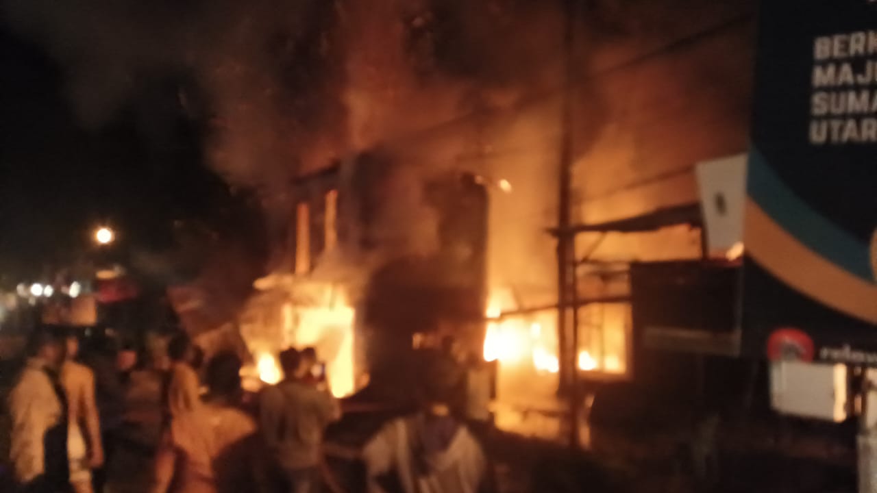 3 Rumah Toko Hangus Terbakar Dilalap Sijago Merah