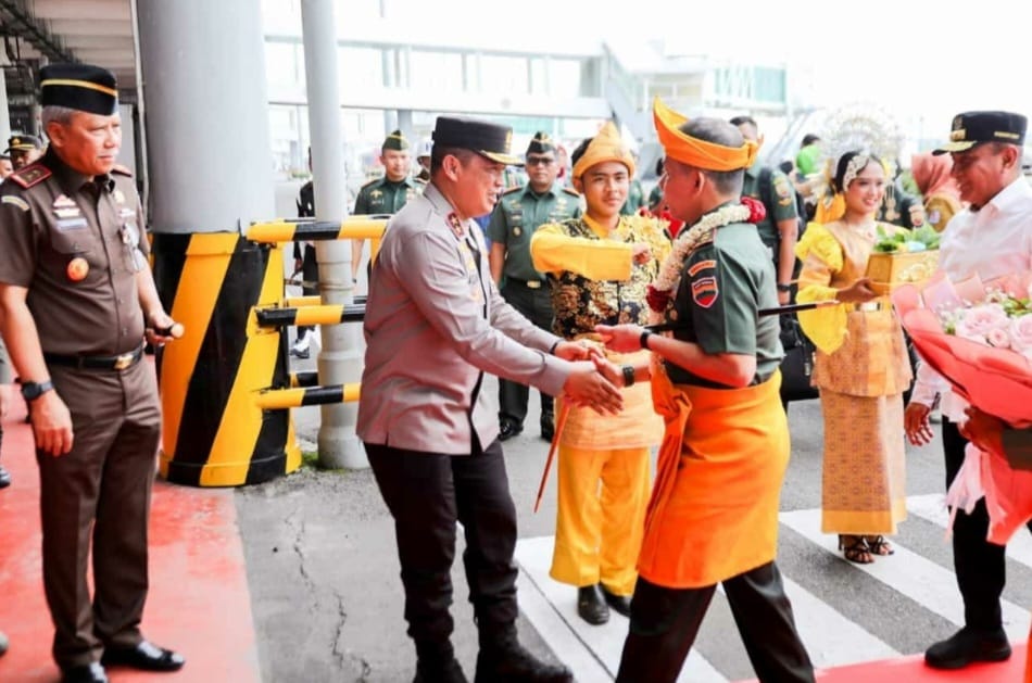 Kapolda Sumut Bersama Forkopimda Sambut Pangdam Baru Di Bandara KNIA