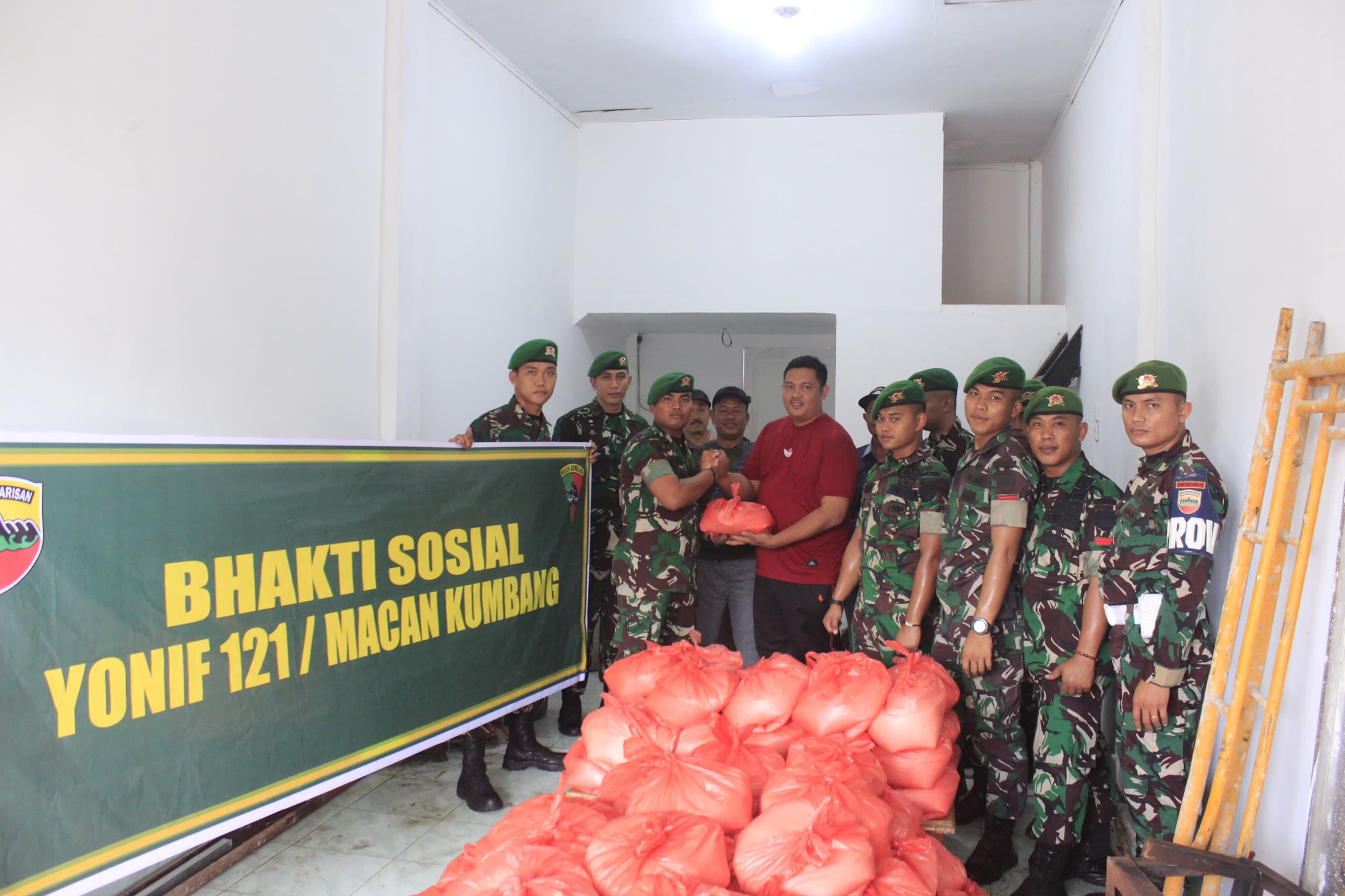 Yonif 121/MK Peduli Korban Banjir Di Desa Sugiharjo Kecamatan Batang Kuis