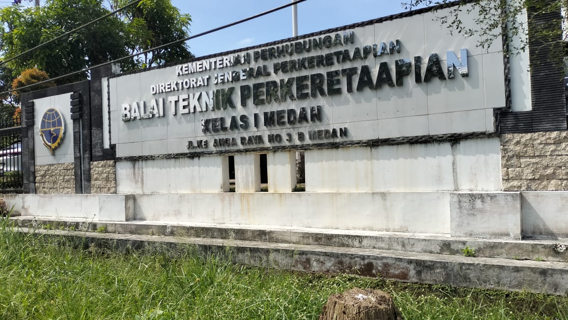 Siapa Yang Bertanggung Jawab, Pecahnya Mesin Mobil Akibat Terbentur Rel KA 07 Helvetia Medan