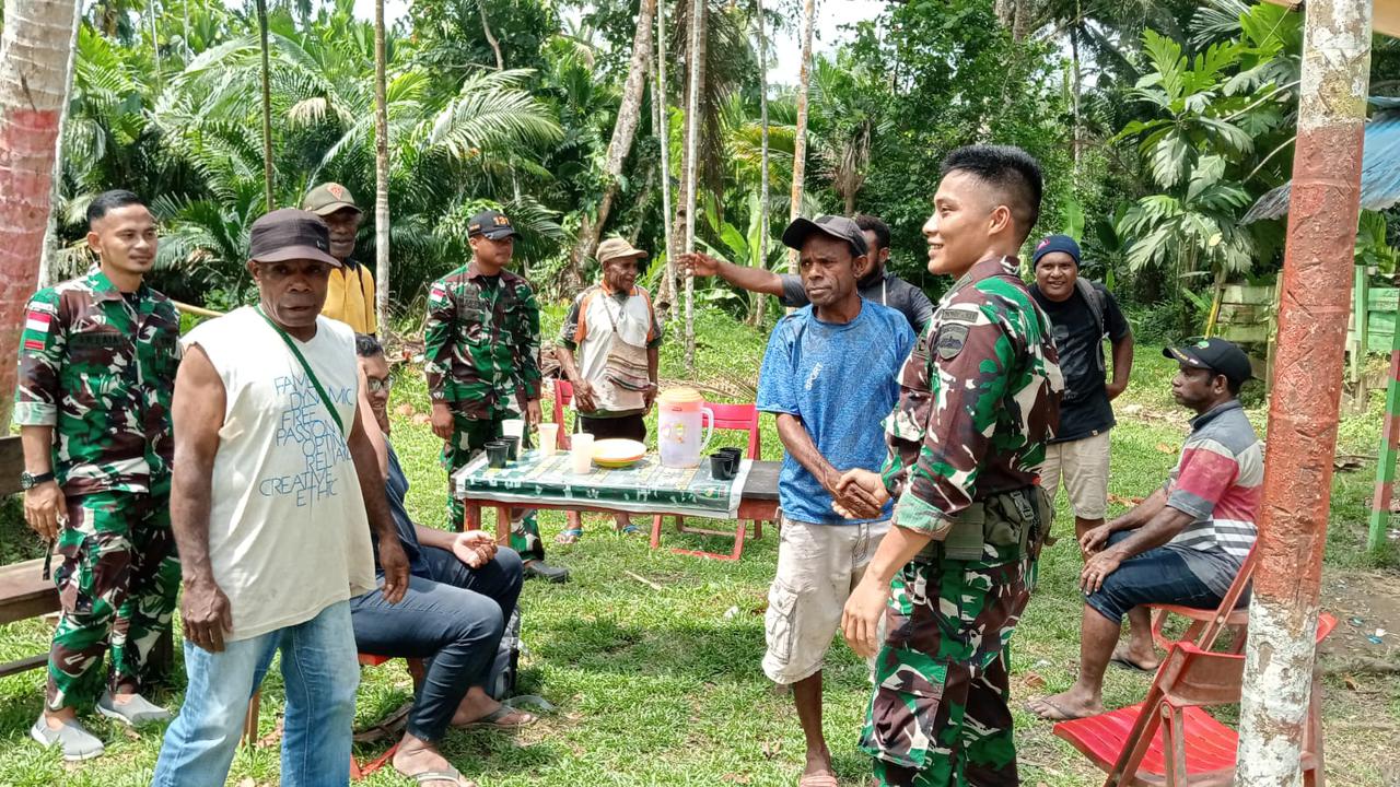 Satgas Yonif 131/BRS Laksanakan Komsos Dengan Masyarakat Di Kampung Kibay