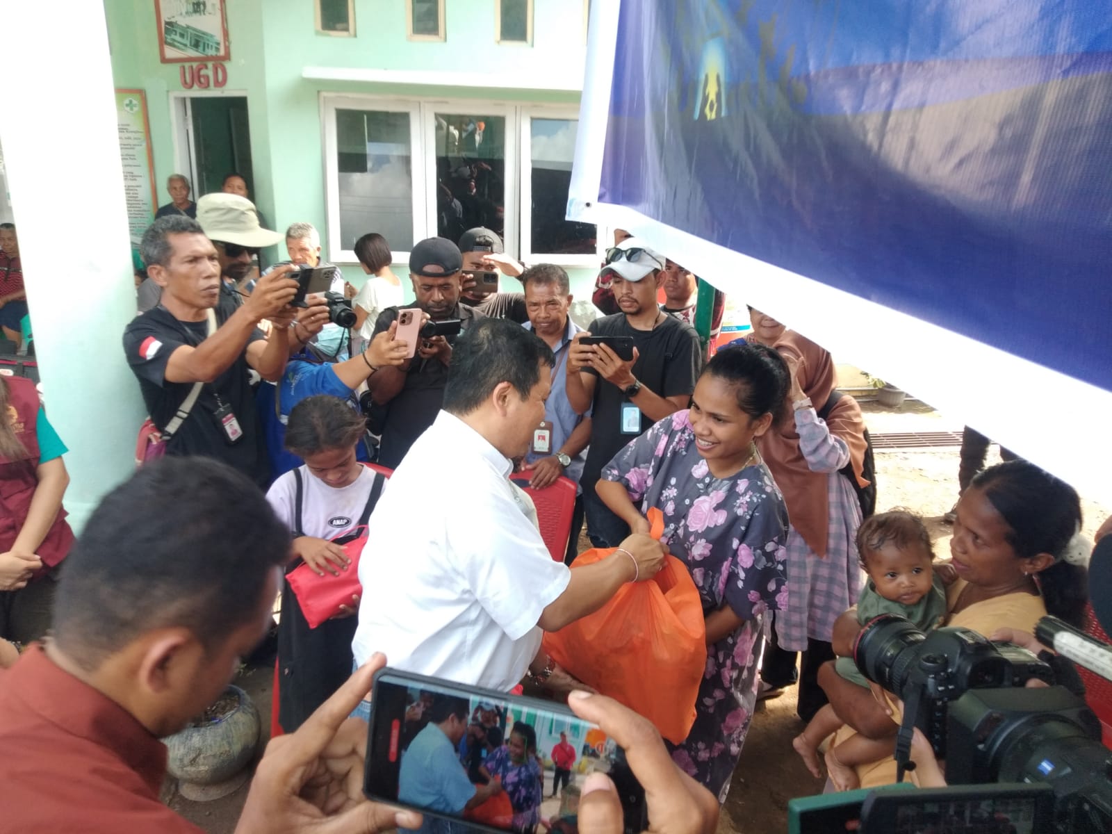 ISKA Lakukan Aksi Belarasa bagi Pengungsi Erupsi Gunung Lewotobi