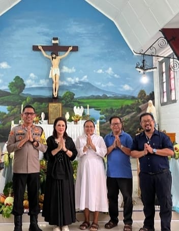 Kapolres Lahat AKBP God Parlasro Sinaga Kunjungi Gereja Katolik St Mikael Tanjung Sakti Kapolres Lahat AKBP God Parlasro Sinaga Kunjungi Gereja Katolik St Mikael Tanjung Sakti
