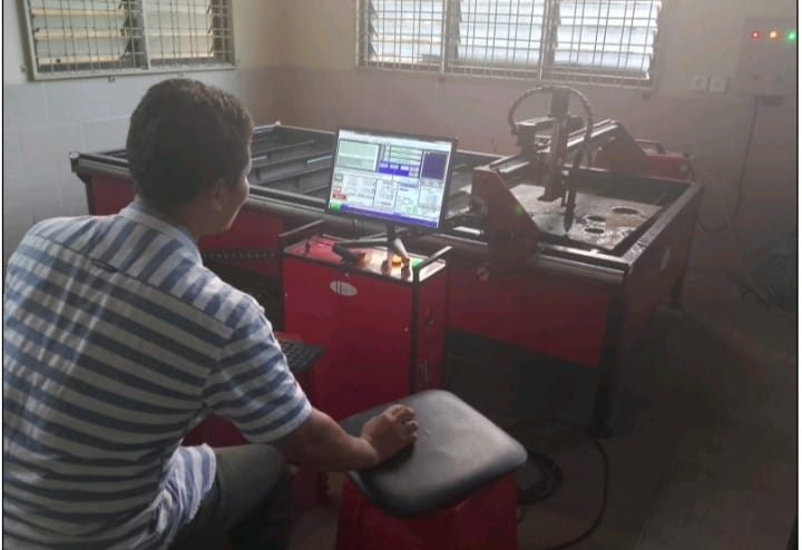 UKMC Berkarya Melalui Pelatihan Desain dan Fabrikasi Komponen Mesin Wood Chipper