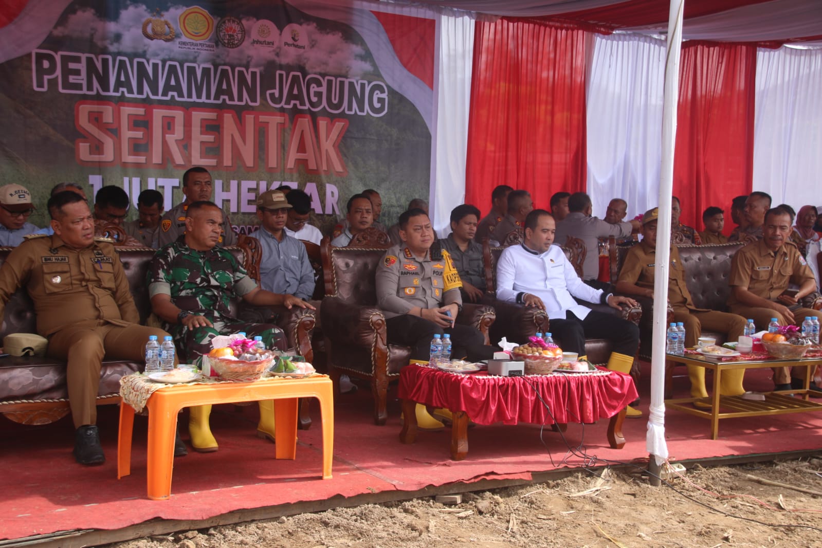 Kapolresta Deli Serdang Bersama Forkopimda Deli Serdang melaksanakan Penanaman jagung Serentak Seluruh Indonesia