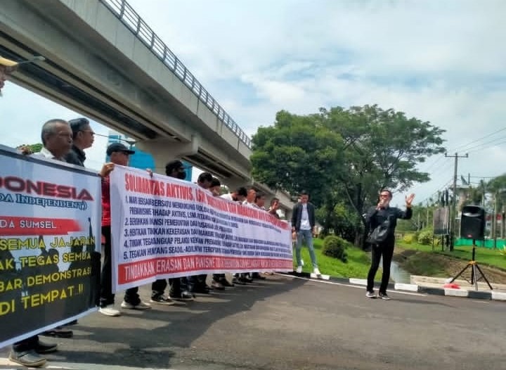 Sumur Tambang Minyak Terbakar di Keluang