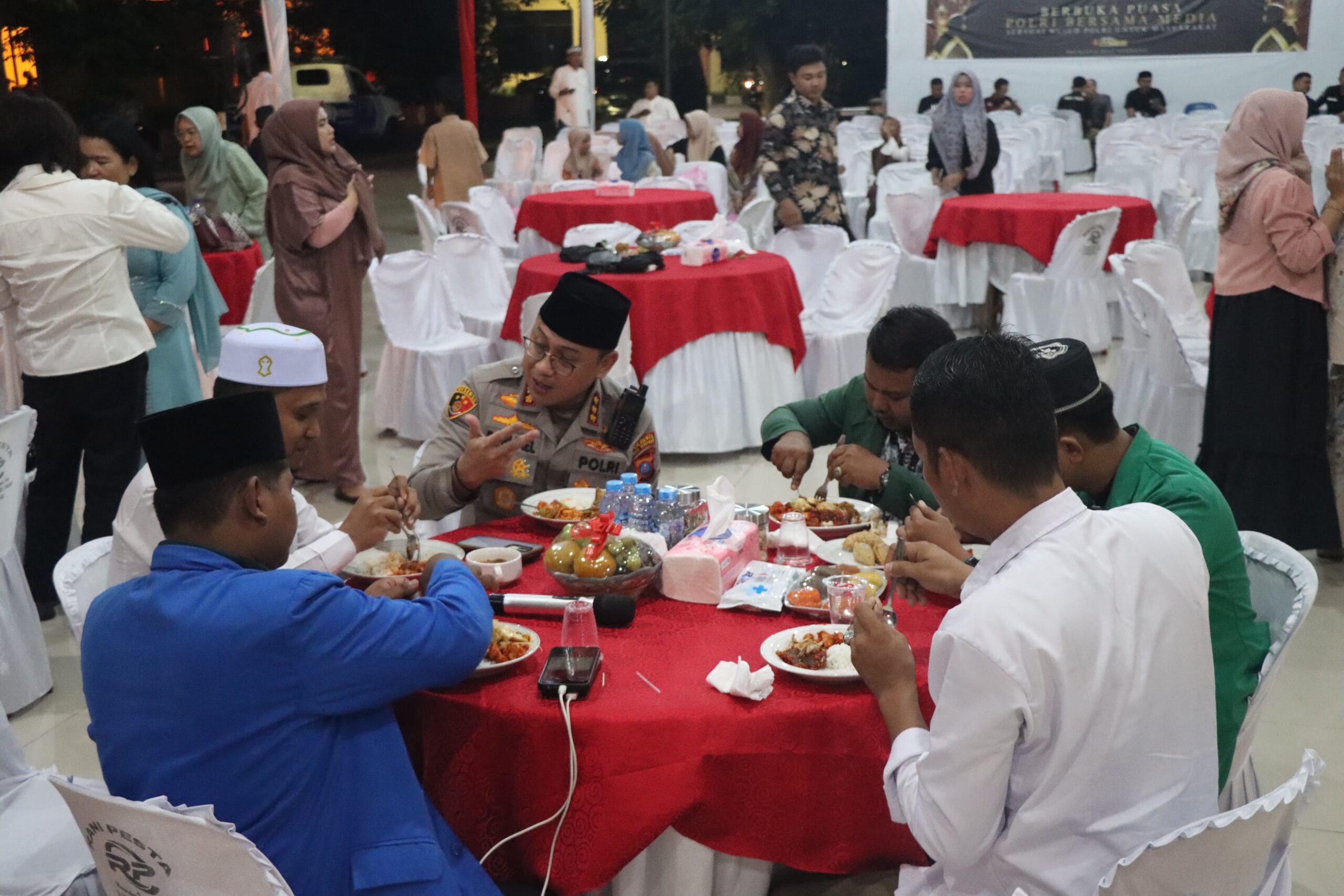 Polresta Deli Serdang Buka Bersama Dengan Insan Pers Polresta Deli Serdang Buka Bersama Dengan Insan Pers