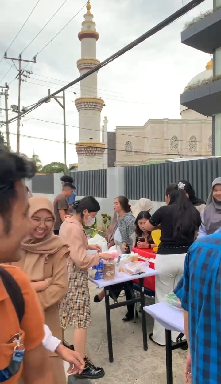 Asah Kemampuan Berwirausaha Mahasiswa MDP Ikut Meramaikan Pasar Takjil Ramadan