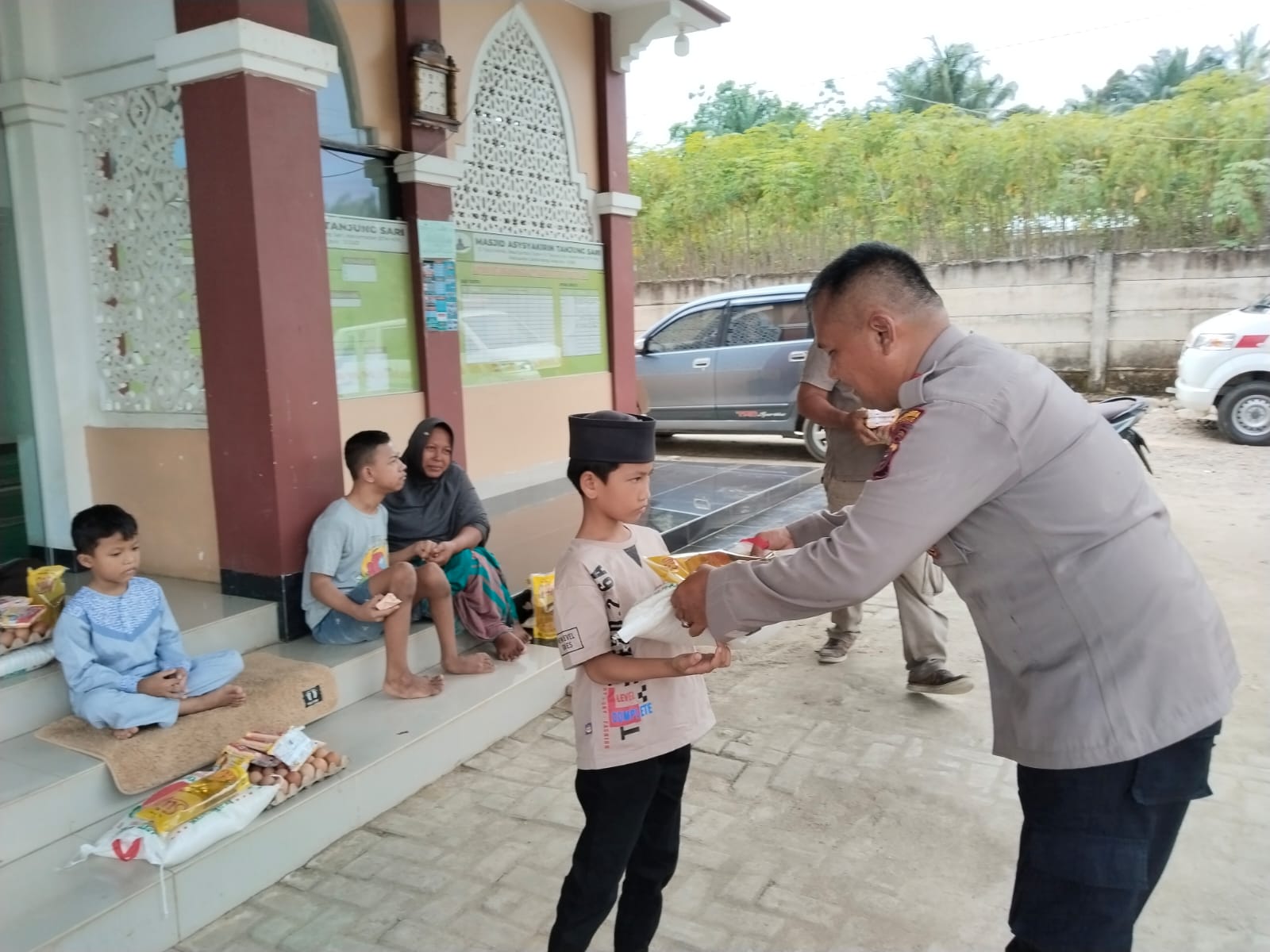 Polsek Talun Kenas Polresta Deli Serdang Gelar Bakti Sosial Polsek Talun Kenas Polresta Deli Serdang Gelar Bakti Sosial
