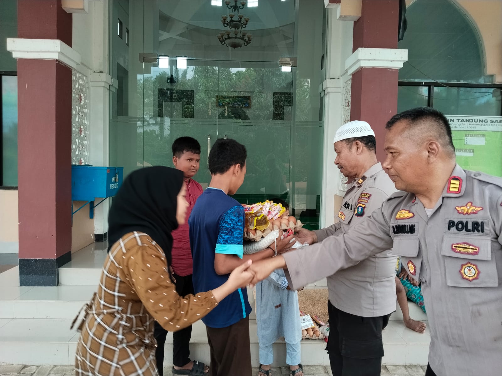 Polsek Talun Kenas Polresta Deli Serdang Gelar Bakti Sosial Polsek Talun Kenas Polresta Deli Serdang Gelar Bakti Sosial