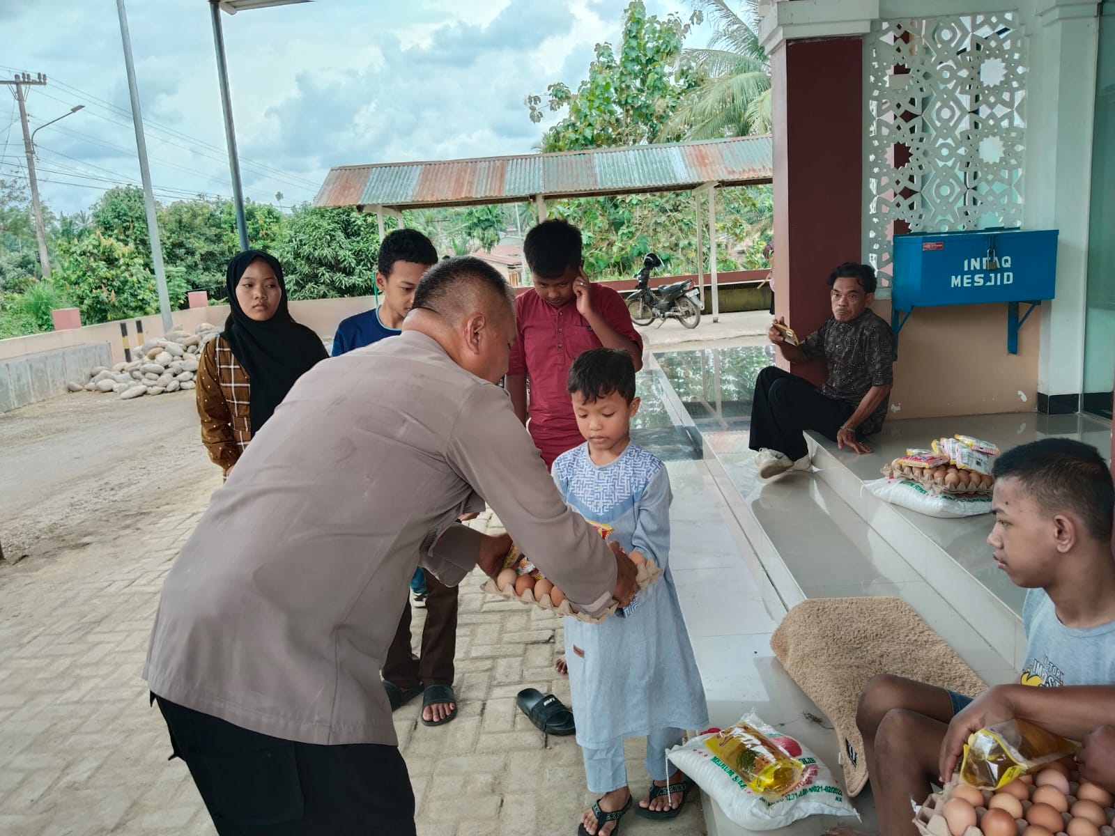 Polsek Talun Kenas Polresta Deli Serdang Gelar Bakti Sosial Polsek Talun Kenas Polresta Deli Serdang Gelar Bakti Sosial