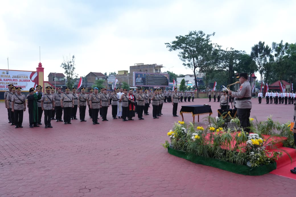 Kapolda Sumut Gelar Sertijab Pejabat Utama Dan Kapolres Kapolda Sumut Gelar Sertijab Pejabat Utama Dan Kapolres