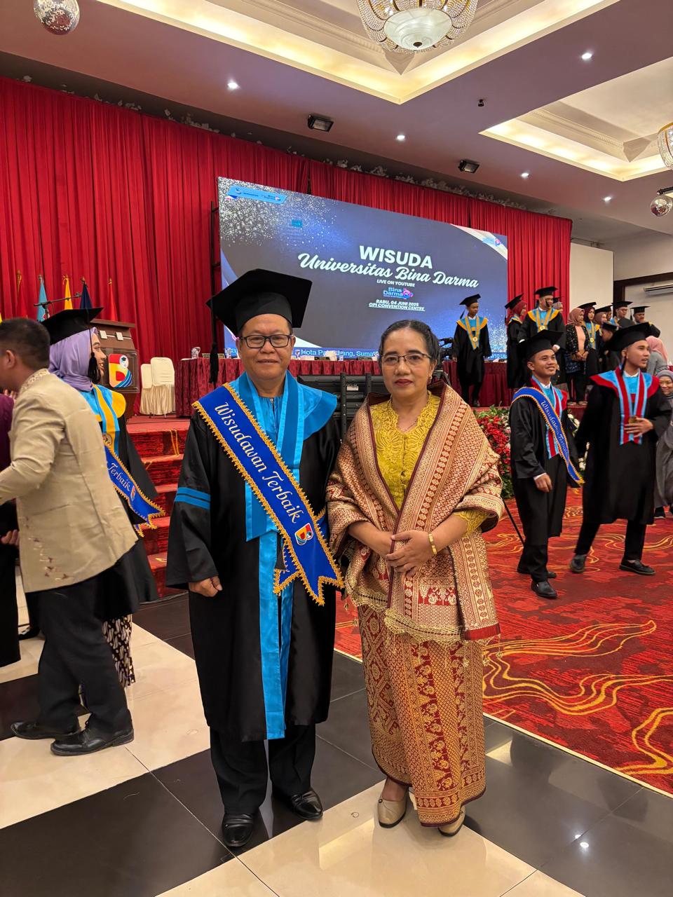 Wisuda Universitas Bina Darma 2025 : Membangun Generasi Unggul yang Adaptif dan Inovatif di Era Digital Global
