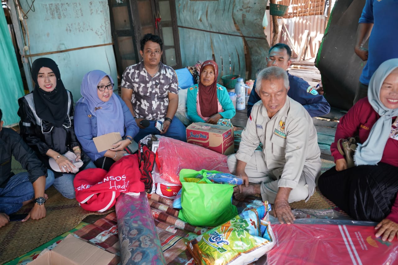 Alhamdulilah Ibu Jalisah (65 tahun) di Desa Sungai Lebung Ilir Kecamatan Pemulutan Selatan.Mendapat Bantuan Pemkab Ogan ilir