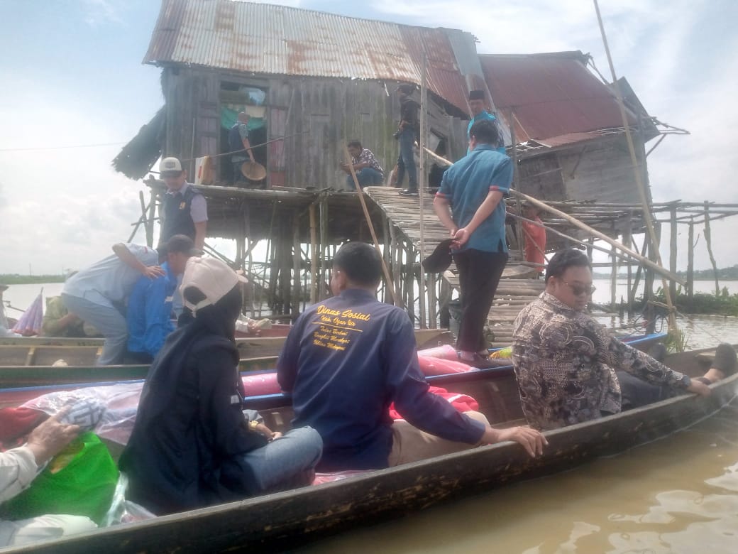 Alhamdulilah Ibu Jalisah (65 tahun) di Desa Sungai Lebung Ilir Kecamatan Pemulutan Selatan.Mendapat Bantuan Pemkab Ogan ilir