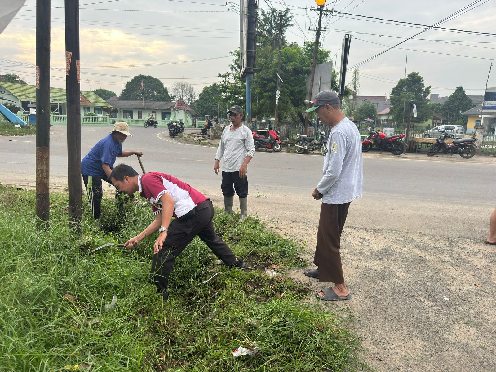 Polsek Tanjung Raja Polres ogan ilir Gelar Bakti Sosial Bersama Mitra Polri Sambut HUT Bhayangkara ke-79