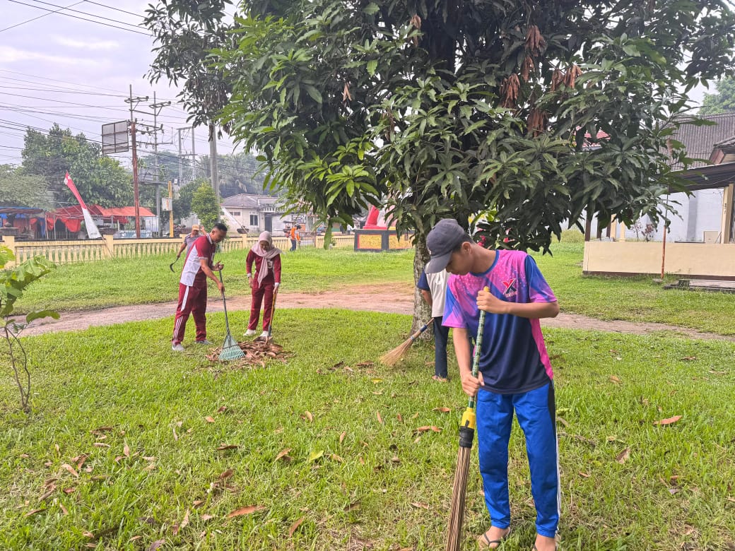 Polsek Tanjung Raja Polres ogan ilir Gelar Bakti Sosial Bersama Mitra Polri Sambut HUT Bhayangkara ke-79