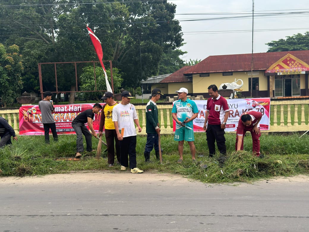 Polsek Tanjung Raja Polres ogan ilir Gelar Bakti Sosial Bersama Mitra Polri Sambut HUT Bhayangkara ke-79