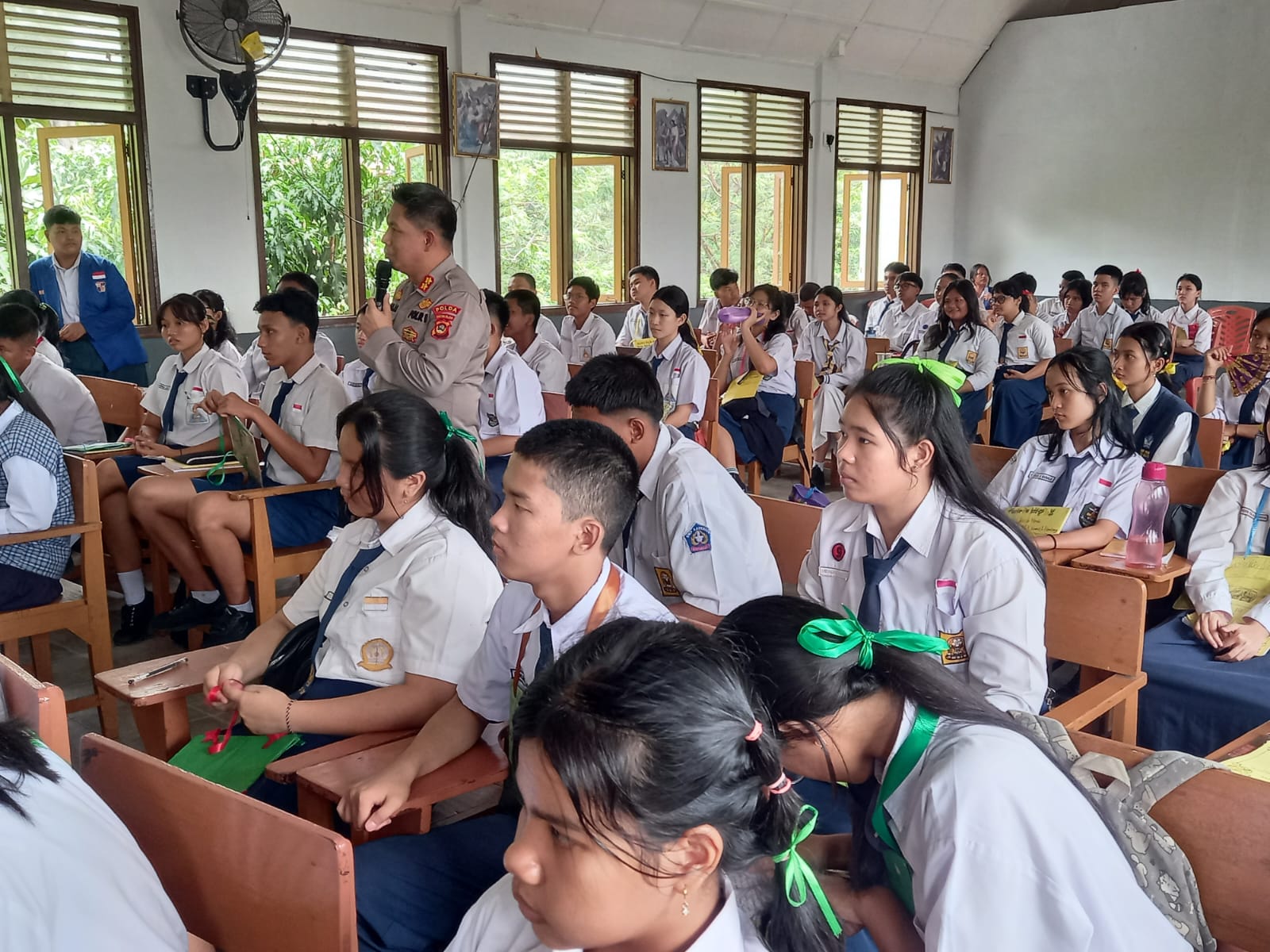 Kasubdit Bintibsos Polda Sumbagsel Berikan Edukasi Pencegahan Kekerasan, Narkoba, dan Judi Online kepada Peserta Didik Baru SMA Xaverius 2 Palembang Kasubdit Bintibsos Polda Sumbagsel Berikan Edukasi Pencegahan Kekerasan, Narkoba, dan Judi Online kepada Peserta Didik Baru SMA Xaverius 2 Palembang