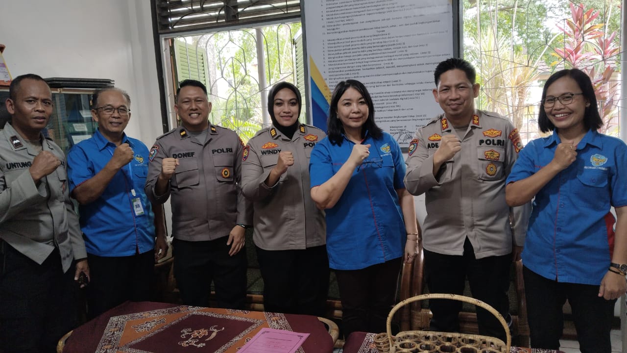 Kasubdit Bintibsos Polda Sumbagsel Berikan Edukasi Pencegahan Kekerasan, Narkoba, dan Judi Online kepada Peserta Didik Baru SMA Xaverius 2 Palembang Kasubdit Bintibsos Polda Sumbagsel Berikan Edukasi Pencegahan Kekerasan, Narkoba, dan Judi Online kepada Peserta Didik Baru SMA Xaverius 2 Palembang