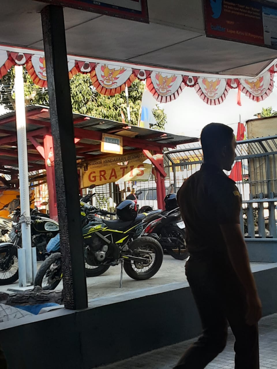 Surati Ketua PN Balige, Poltak Situmorang Pertanyakan Oknum Kejari Samosir yang akan Membawanya dari Lapas Pangururan Tanpa Izin Surati Ketua PN Balige, Poltak Situmorang Pertanyakan Oknum Kejari Samosir yang akan Membawanya dari Lapas Pangururan Tanpa Izin