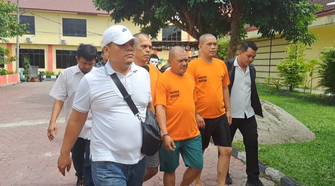 Polresrta Deli Serdang Amankan 3 Pelaku Penembakan Polresrta Deli Serdang Amankan 3 Pelaku Penembakan