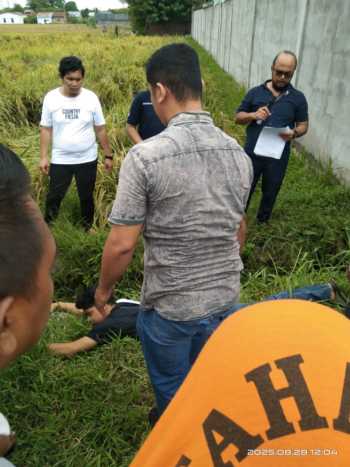 Rekonstruksi Pembunuhan Anak SMP, Usai Dibunuh, Pelaku Mandikan Korban Rekonstruksi Pembunuhan Anak SMP, Usai Dibunuh, Pelaku Mandikan Korban