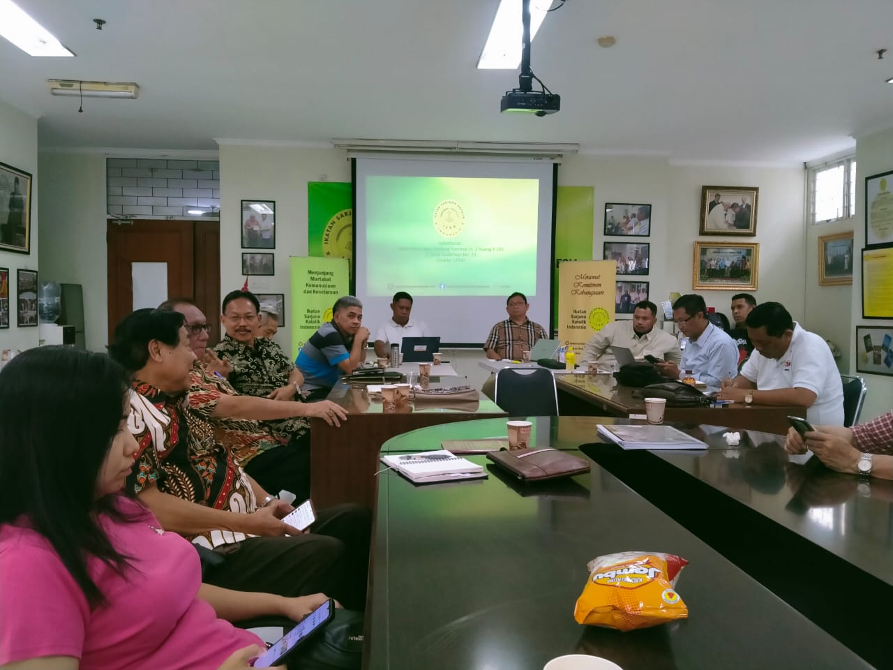 PRESIDIUM PUSAT IKATAN SARJANA KATOLIK INDONESIA (ISKA) : Berduka dan Sangat Prihatin Terkait Aksi unjuk rasa dan kerusuhan yang terjadi di Banyak wilayah di Tanah air PRESIDIUM PUSAT IKATAN SARJANA KATOLIK INDONESIA (ISKA) : Berduka dan Sangat Prihatin Terkait Aksi unjuk rasa dan kerusuhan yang terjadi di Banyak wilayah di Tanah air