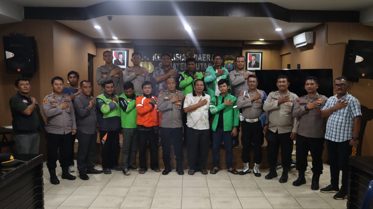 Polresta Deli Serdang Bersama Komunitas Ojol Gelar Doa Bersama Atas Wafatnya Pengemudi Ojol Affan Kurniawan