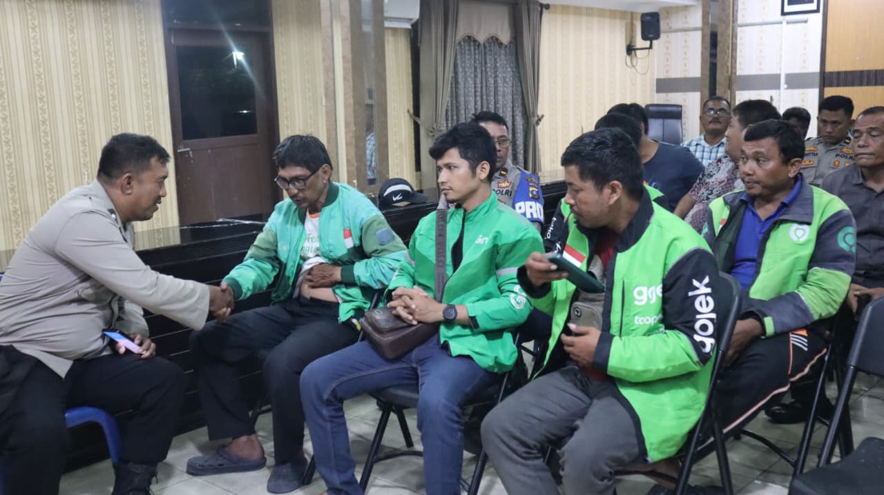 Polresta Deli Serdang Bersama Komunitas Ojol Gelar Doa Bersama Atas Wafatnya Pengemudi Ojol Affan Kurniawan