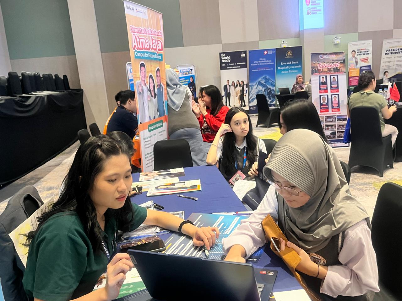 Kumbang Edufair 2025 Hadirkan 42 Perguruan Tinggi Nasional dan Mancanegara Kumbang Edufair 2025 Hadirkan 42 Perguruan Tinggi Nasional dan Mancanegara