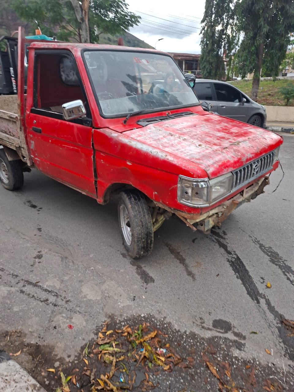 Mobil Menghalangi Jalan,Warga Bertindak Di Huta Sitakkaraen Pasar Pangururan,Kabupaten Samosir.