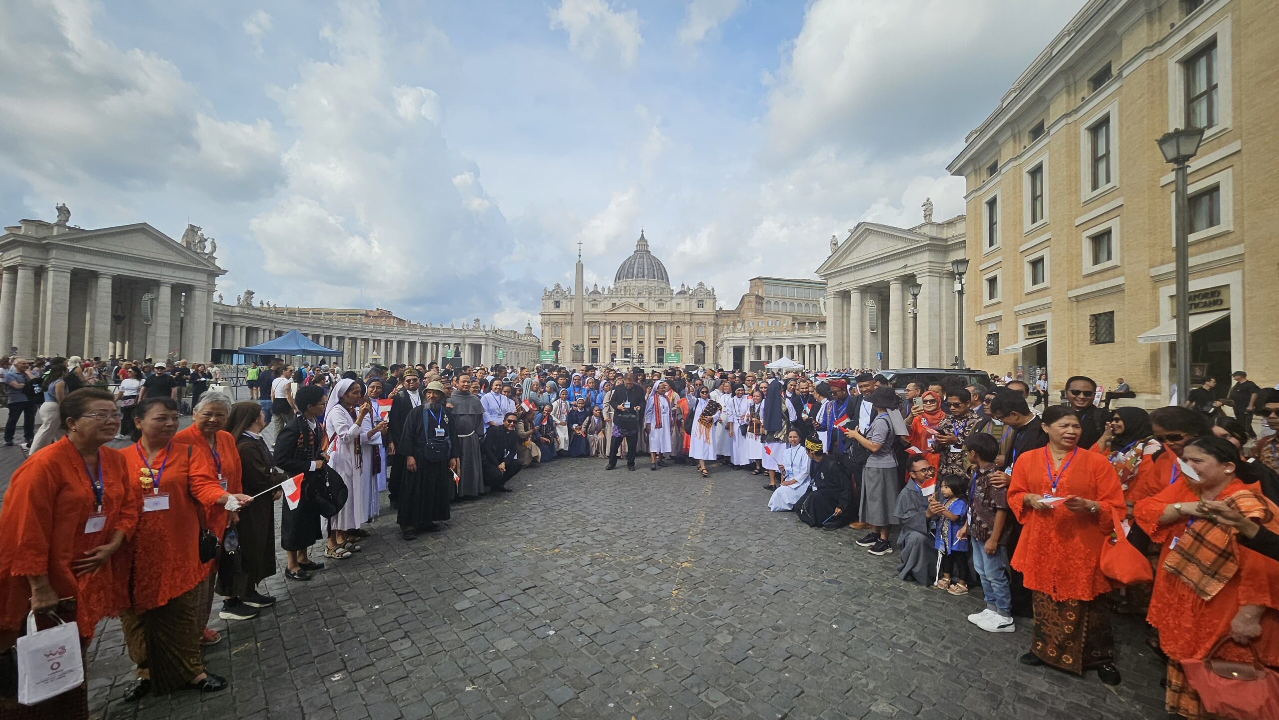 PAUS LEO XIV MENERIMA 200 WNI DALAM AUDIENSI KHUSUS