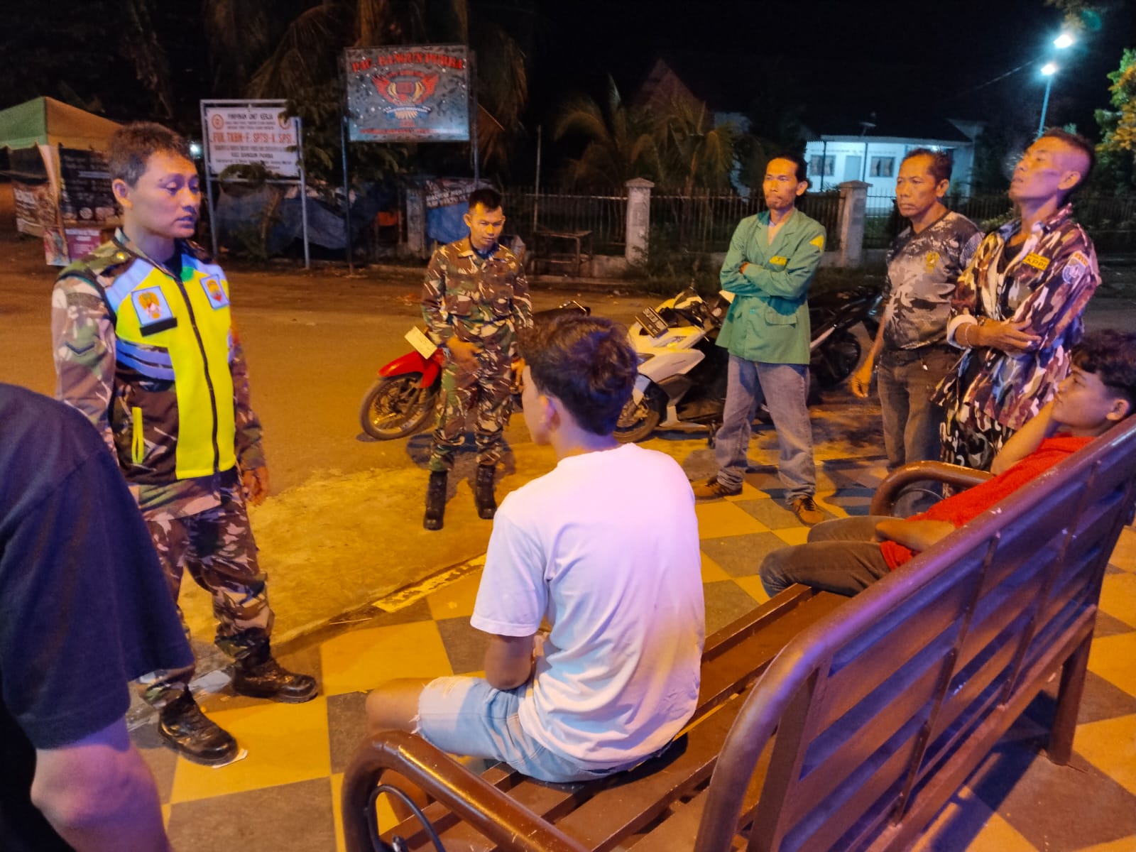 Koramil 19/BP Kodim 0204 Deli Serdang Patroli Pos Kamling Bersama Ormas FKPPI Dan GP Ansor