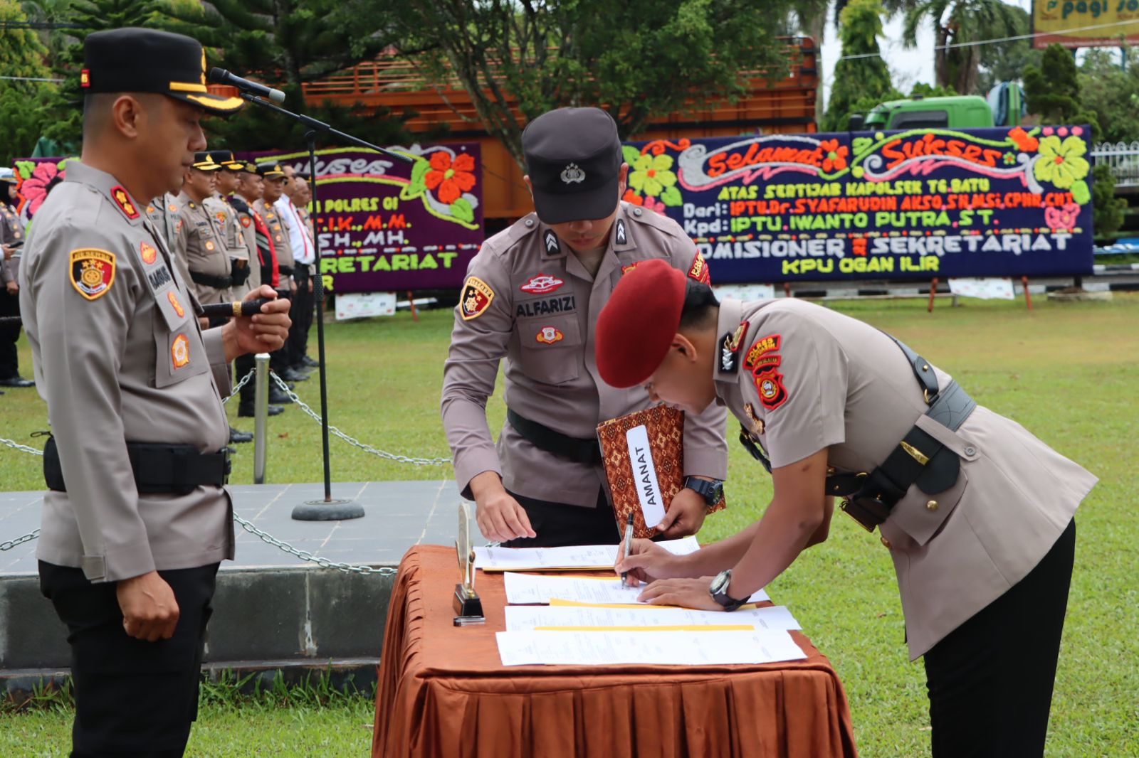 Kapolres Ogan Ilir Pimpin Upacara Serah Terima Jabatan di Lingkungan Polres Ogan Ilir