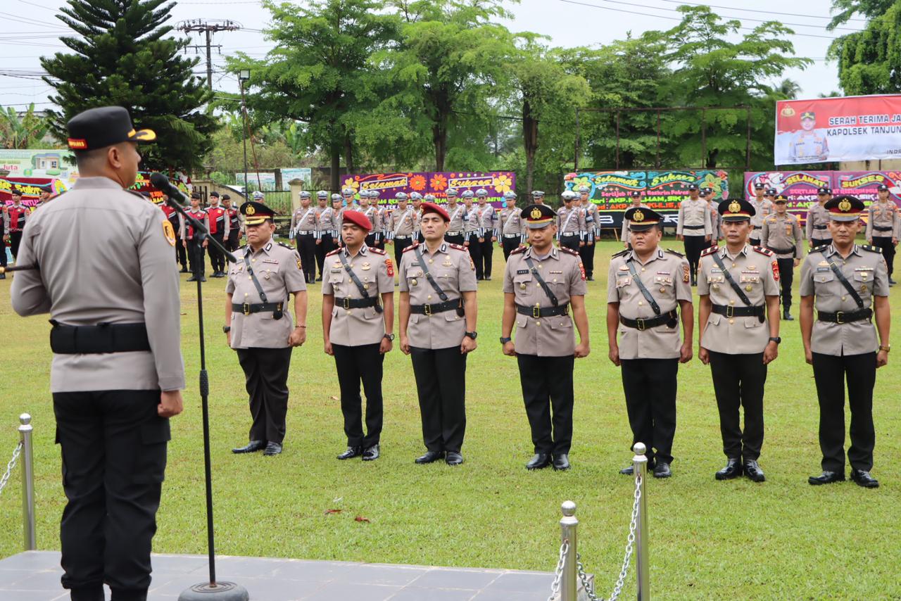 Kapolres Ogan Ilir Pimpin Upacara Serah Terima Jabatan di Lingkungan Polres Ogan Ilir