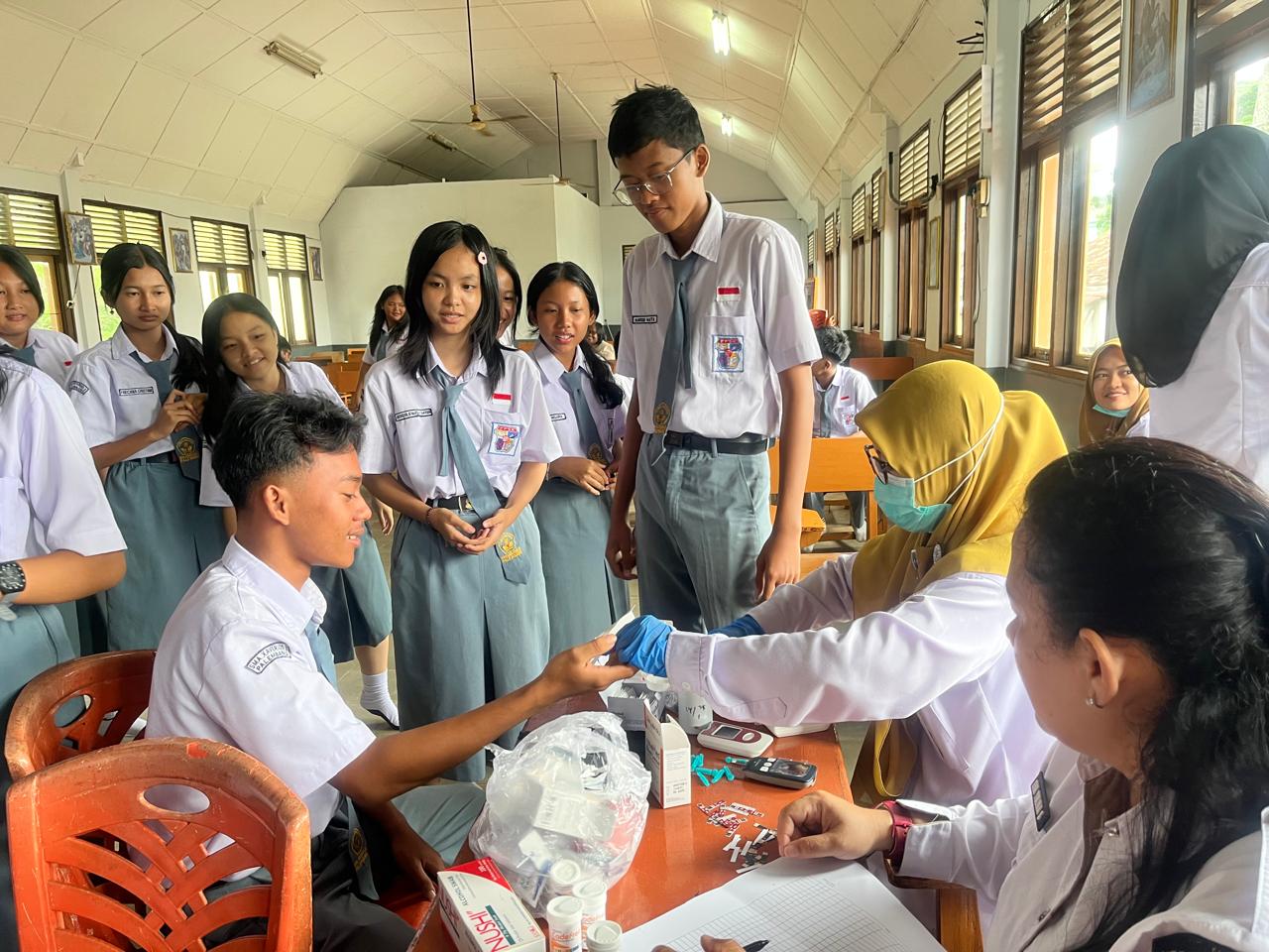 Skrining Kesehatan Bagi Siswa SMA Xaverius 2 Palembang Mendukung Kesehatan Peserta Didik