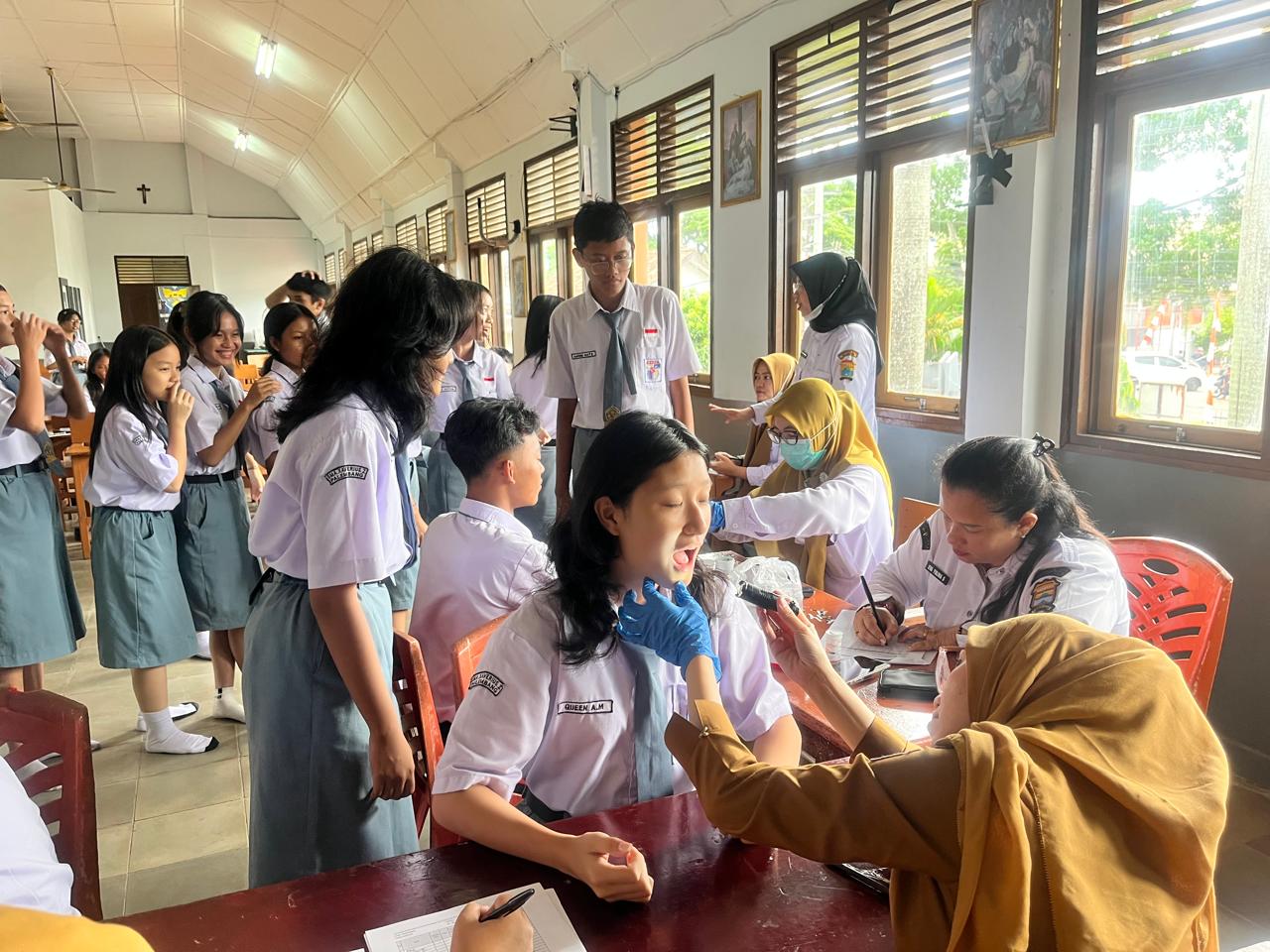 Skrining Kesehatan Bagi Siswa SMA Xaverius 2 Palembang Mendukung Kesehatan Peserta Didik