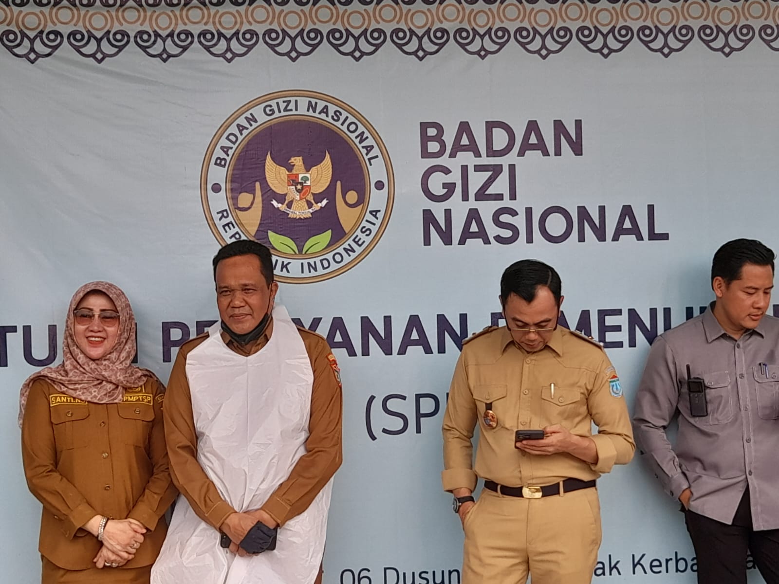 Dinas PUPR Dampingi Bupati Ogan ilir Tinjau Program MBG Di Dulokasi Desa Ulak kerbau Baru dan Di Desa Kandis