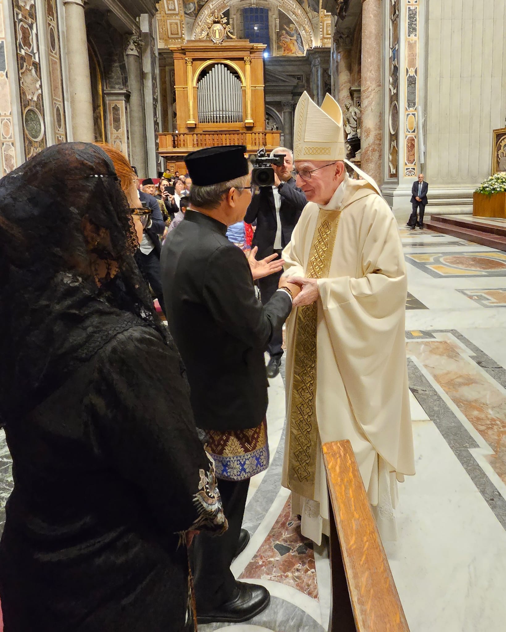 MISA PERTAMA DI BASILIKA ST PETRUS
