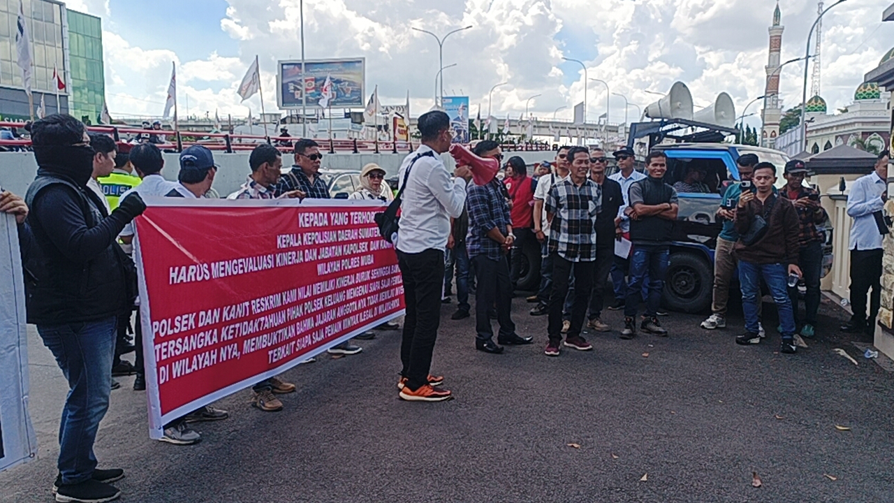 Buntut Kebakaran Beruntun di Wilayah Hukum Polsek Keluang Musi Banyuasin Nihil tersangka,Pose RI Lakukan Aksi Demo Desak Polda Sumse Untuk segera copot Kapolsek dan kanit intel keluang