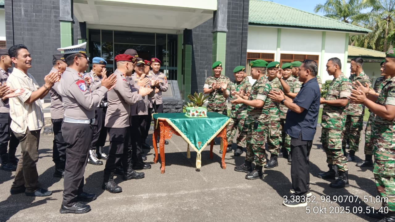 Puncak Peringatan HUT TNI Ke-80, Polresta Deli Serdang Berikan Surprise di Lima Lokasi Berbeda Puncak Peringatan HUT TNI Ke-80, Polresta Deli Serdang Berikan Surprise di Lima Lokasi Berbeda