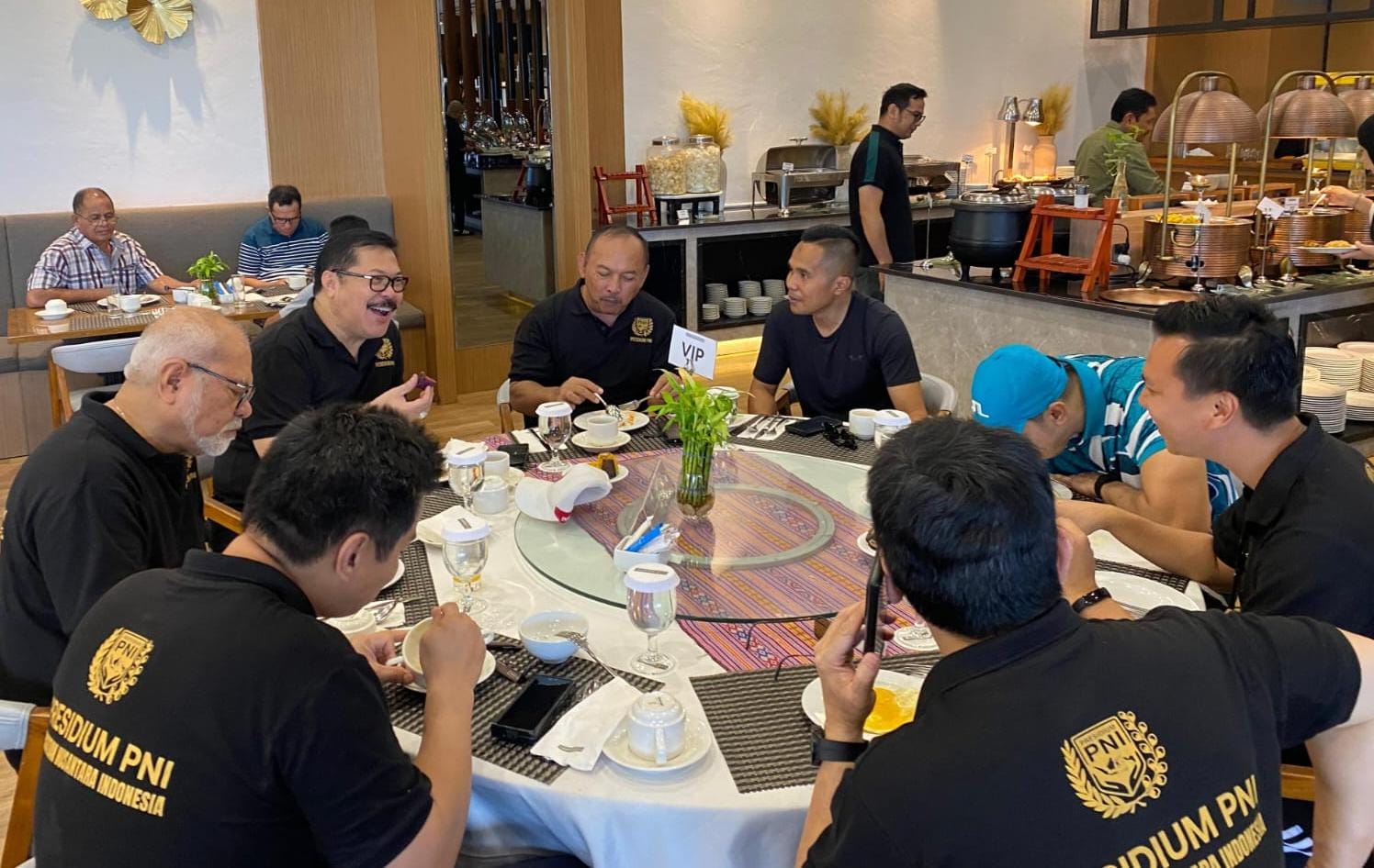 Ketum Presidium PNI Jan Maringka, Ketua DPD PNI NTT Bobby Lianto dan Anggota DPD RI Abraham Paul Liyanto Jalan Sehat di CFD Eltari Ketum Presidium PNI Jan Maringka, Ketua DPD PNI NTT Bobby Lianto dan Anggota DPD RI Abraham Paul Liyanto Jalan Sehat di CFD Eltari