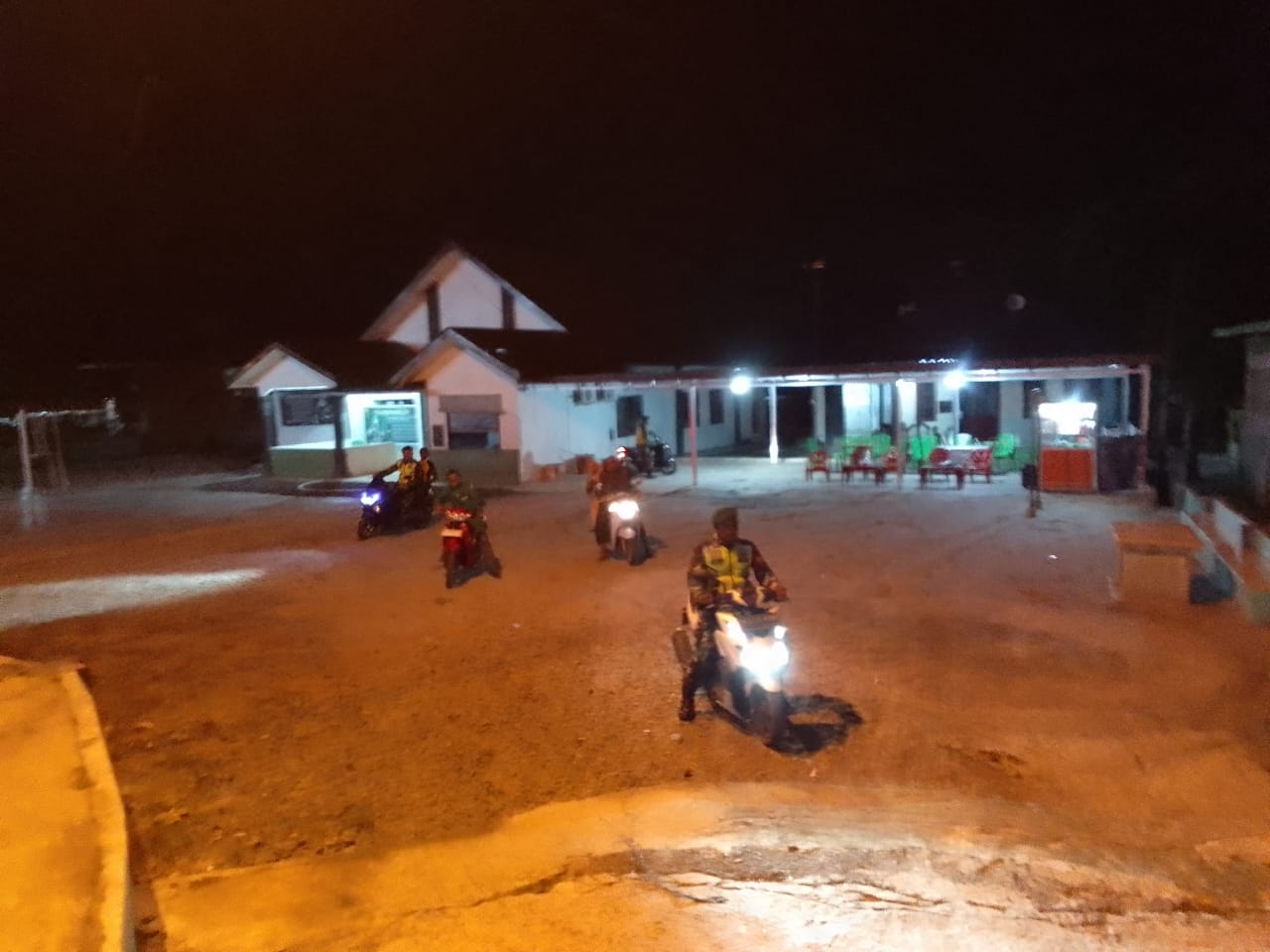 Koramil 19/BP Kodim 0204/DS Patroli Keliling Dan Sambangi Warga