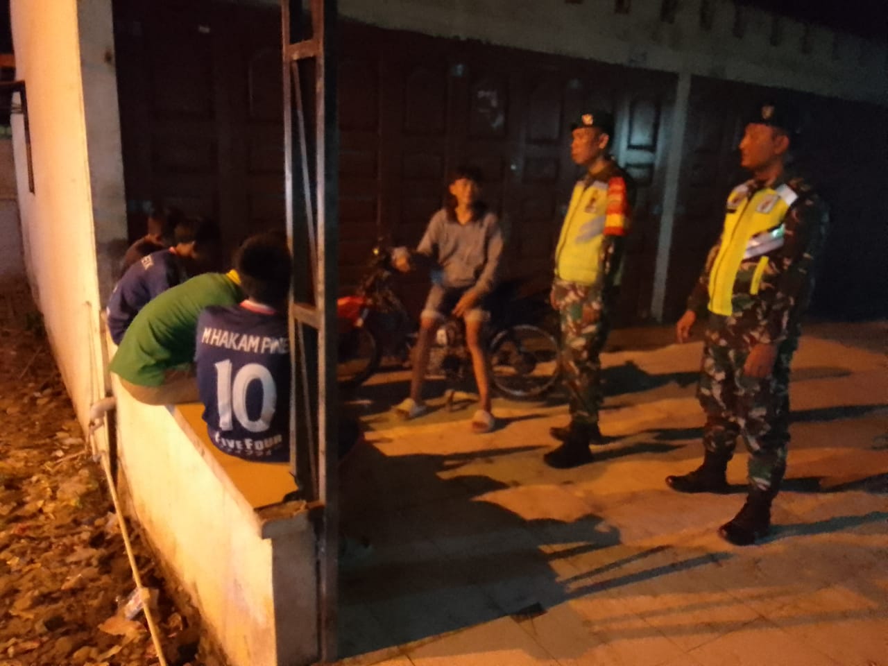 Koramil 19/BP Kodim 0204/DS Patroli Keliling Dan Sambangi Warga